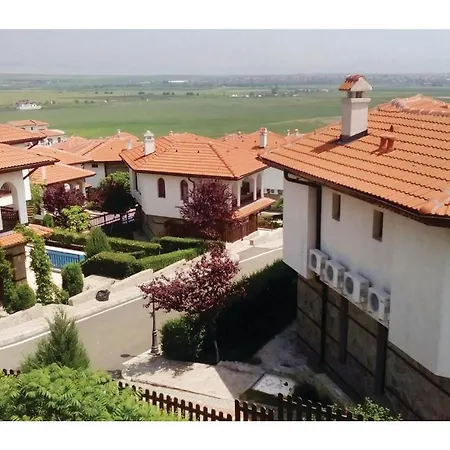 Nyaraló Three-bedroom Holiday In Kableshkovo *