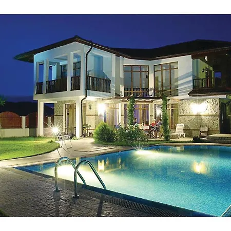 Three-bedroom Holiday In Kableshkovo بيت للعطل